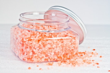 spiritual-salt-reviews-pink-himalayan-salt-in-glass-jar